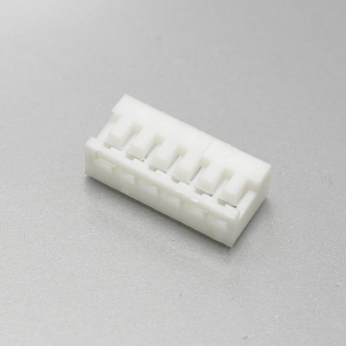 KR1502 housing — 2 to 16 circuits