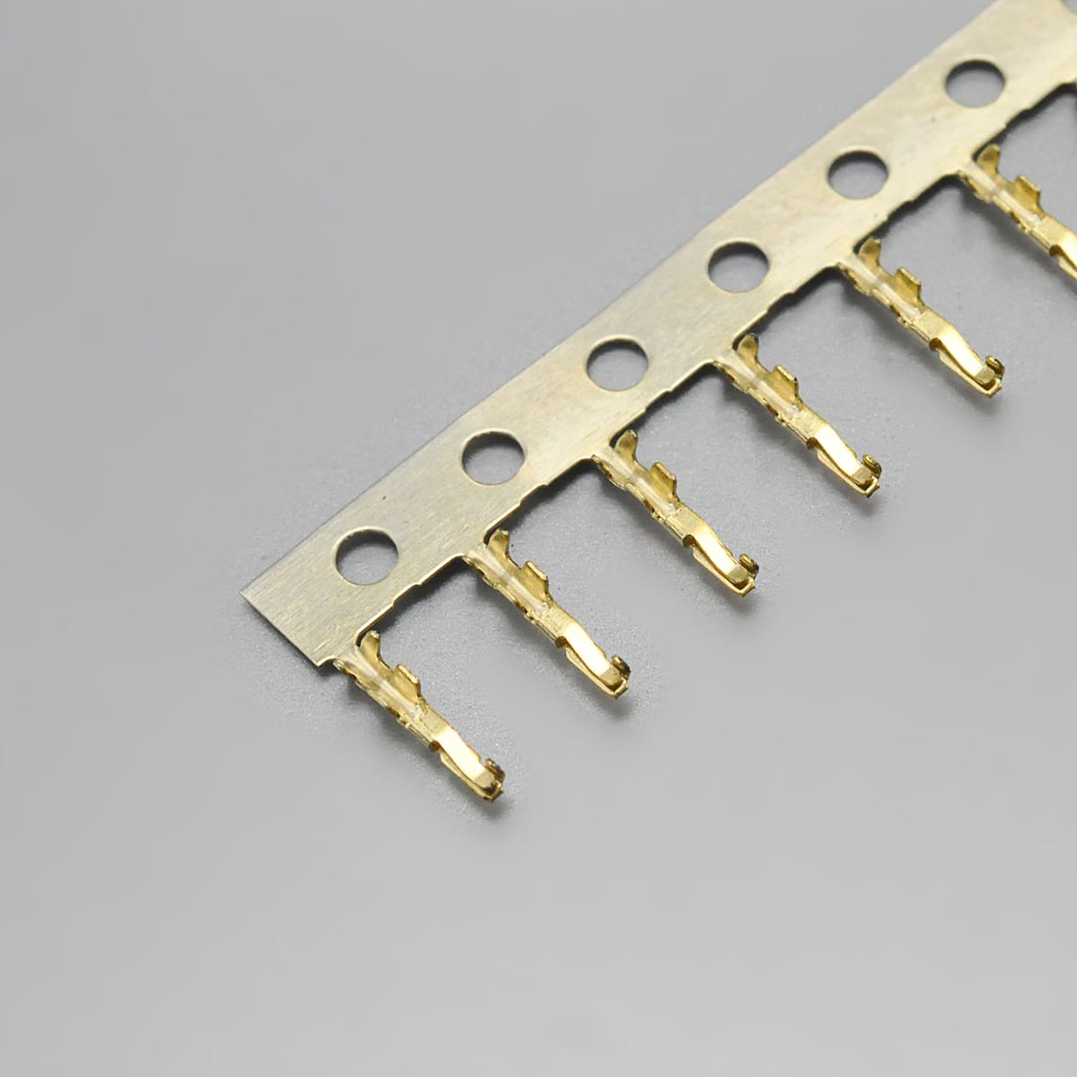 Figure 6 — KR1002 crimp terminal for the 1.0mm pitch DF19 interface