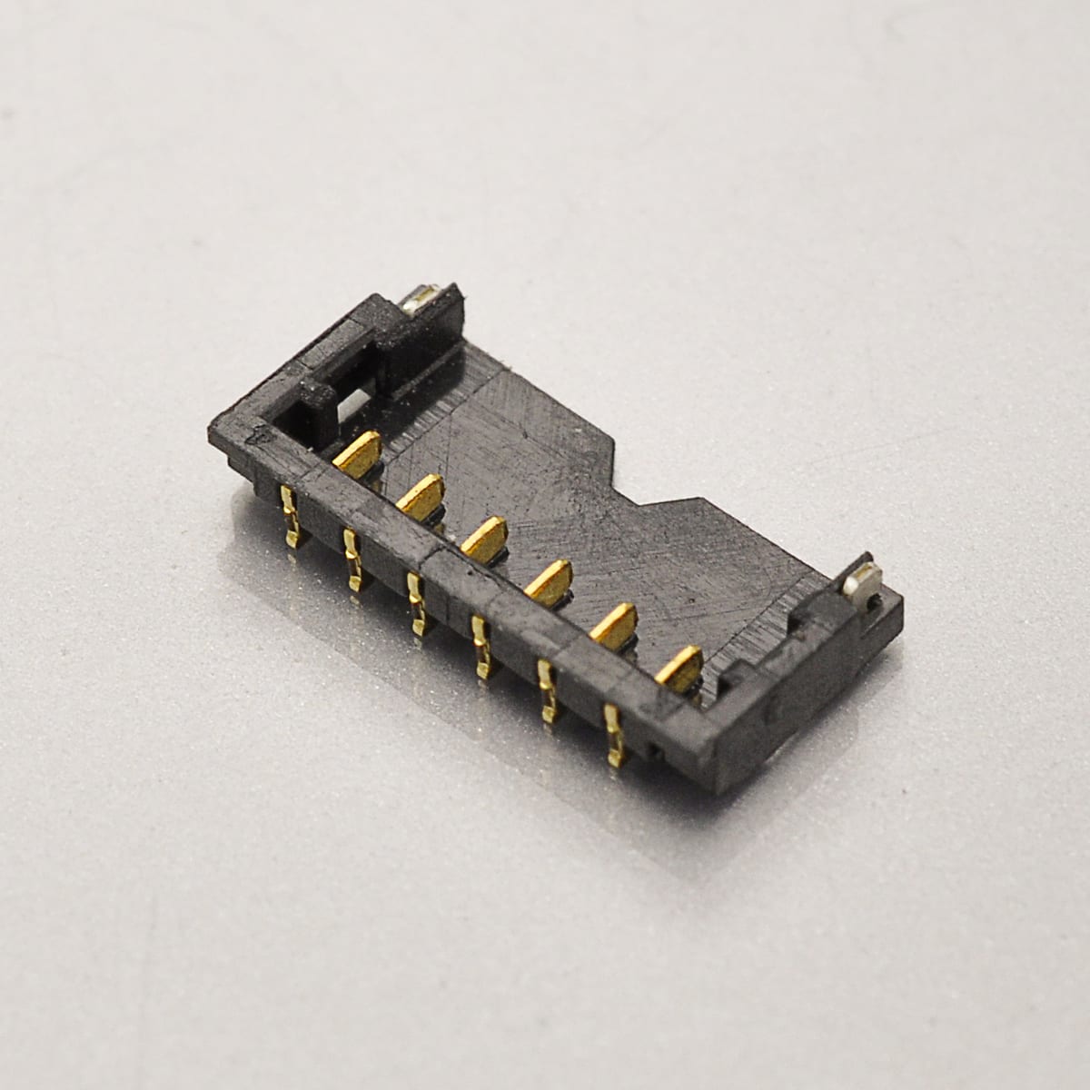 Figure 3 — KR1200 right-angle SMT wafer