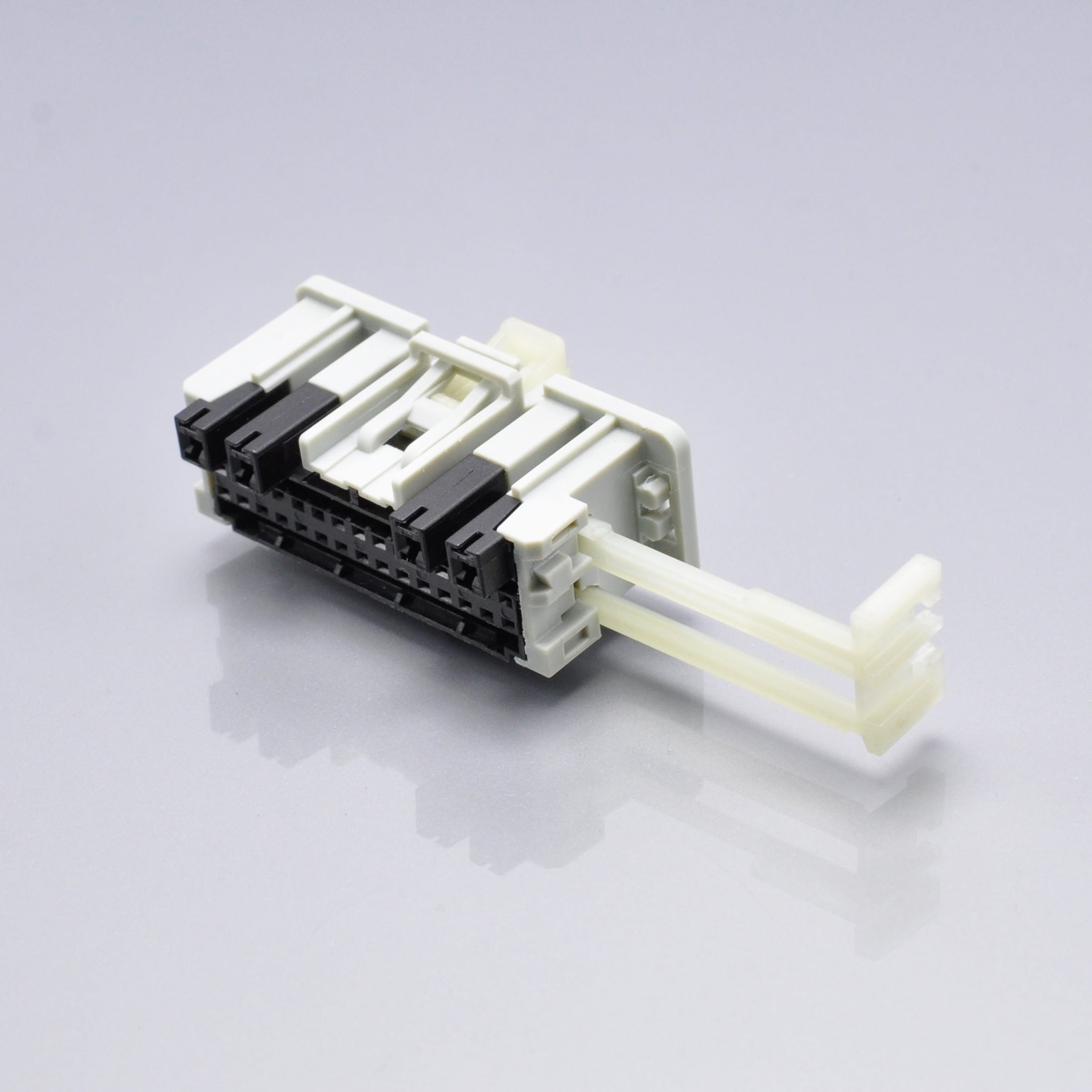 KR2021 Three Row-Wire to Board Connector (3/6)