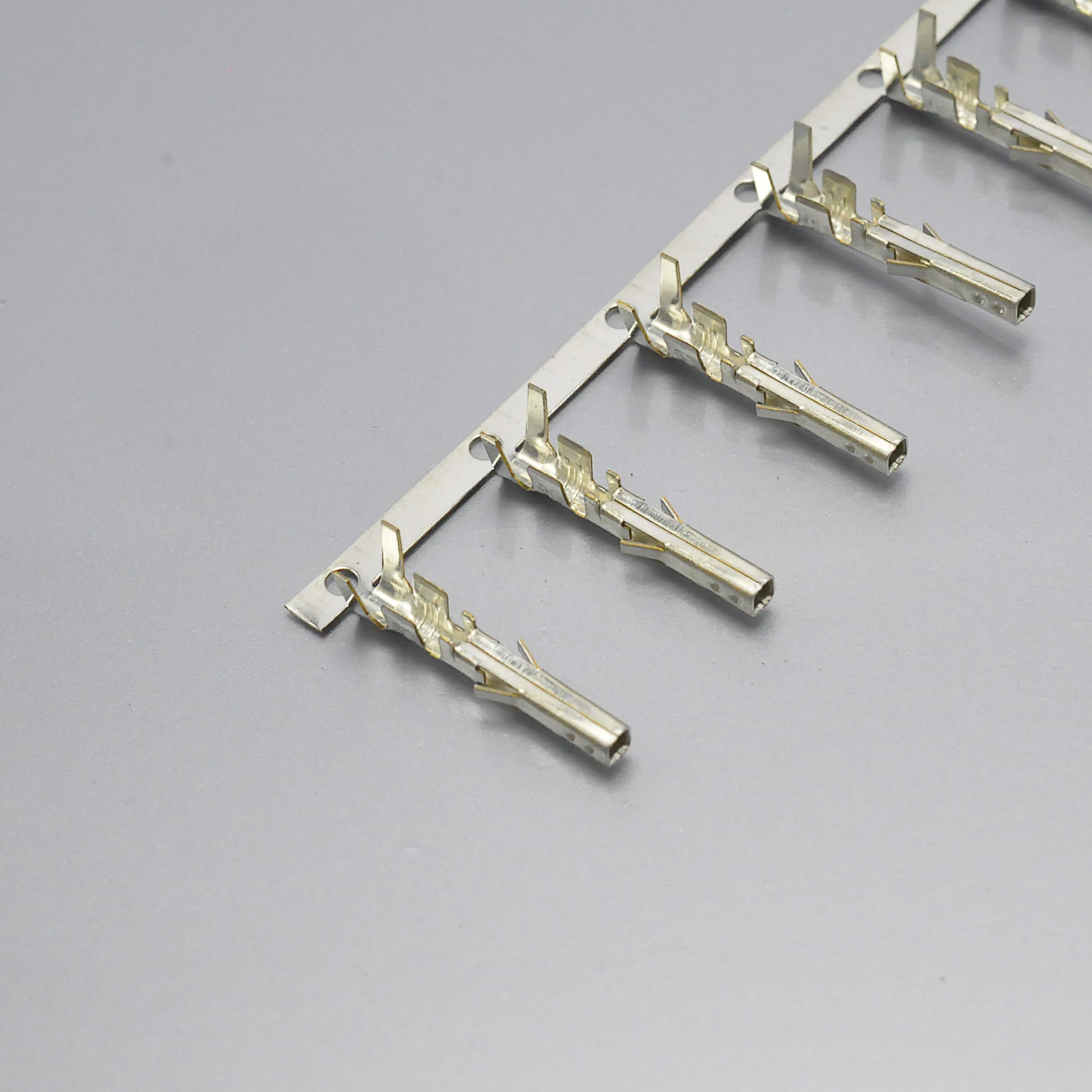 KR4200 Series Mini fit 4.2 Wire to Wire Connector (10/13)